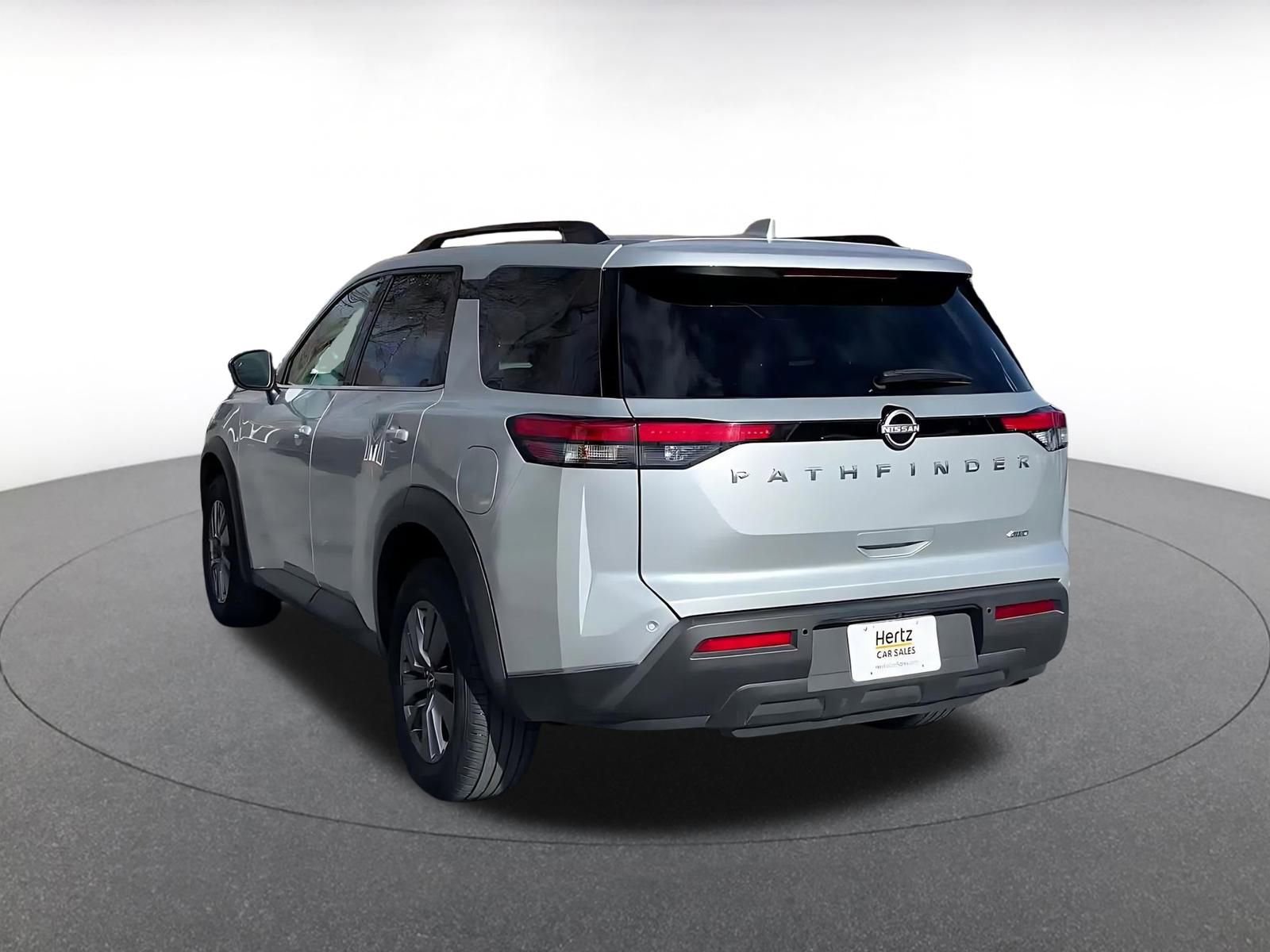 Used 2025 Nissan Pathfinder SV image 11