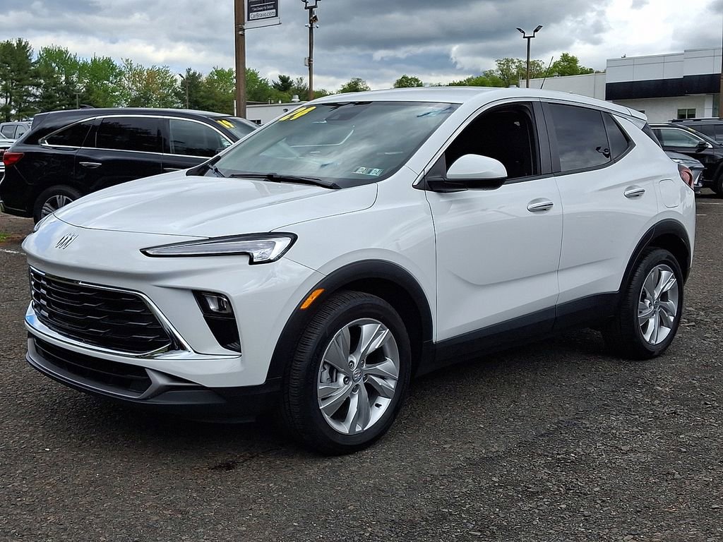 Certified 2024 Buick Encore GX Preferred FWD image 3