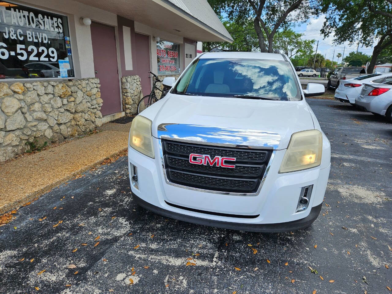Used 2010 GMC Terrain SLT image 3