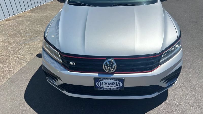 Used 2018 Volkswagen Passat 3.6 FWD image 2