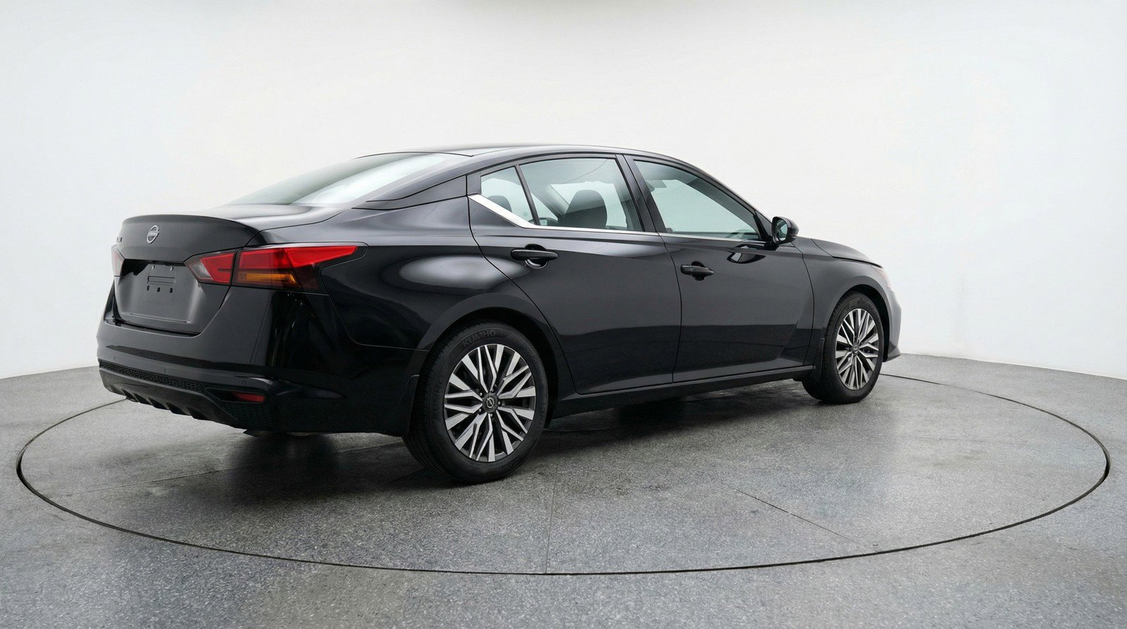 Used 2025 Nissan Altima 2.5 SV image 9