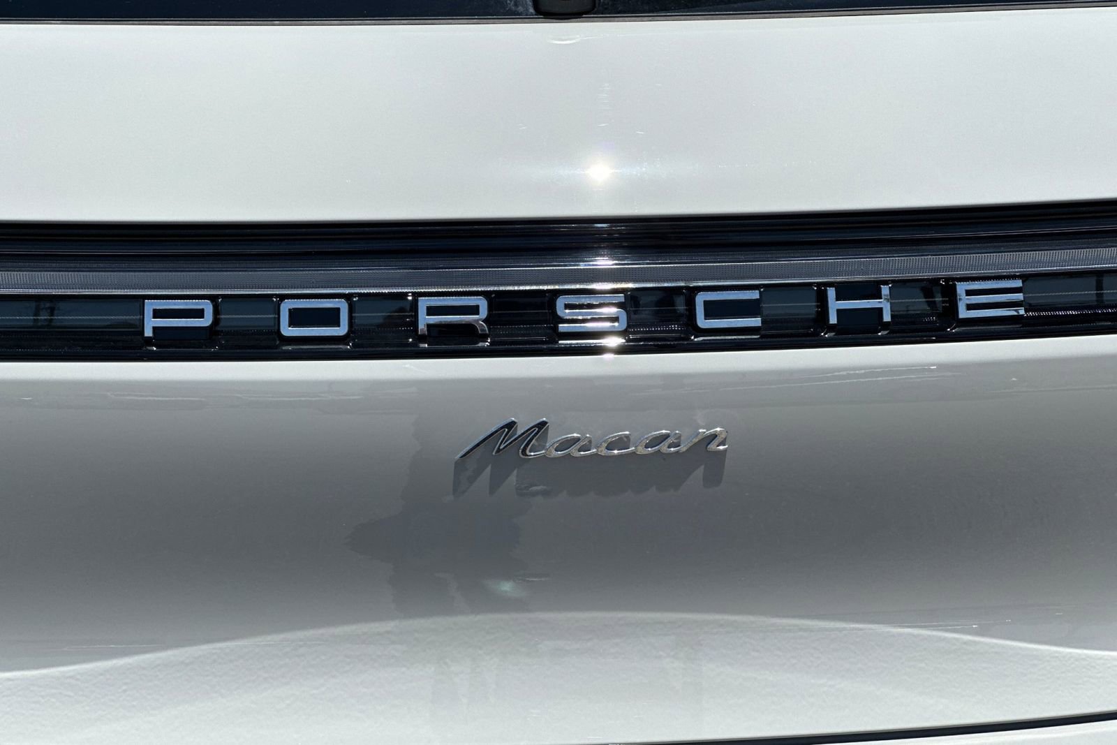 Certified 2025 Porsche Macan image 39