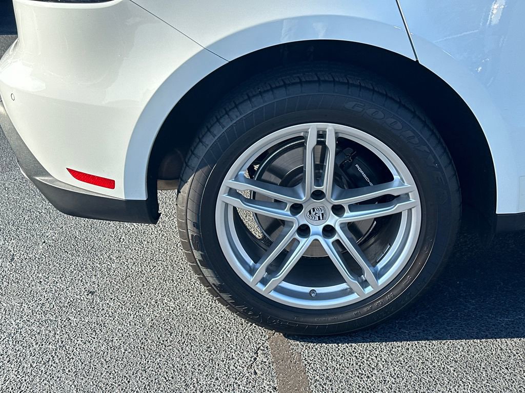 Used 2022 Porsche Macan Base image 17