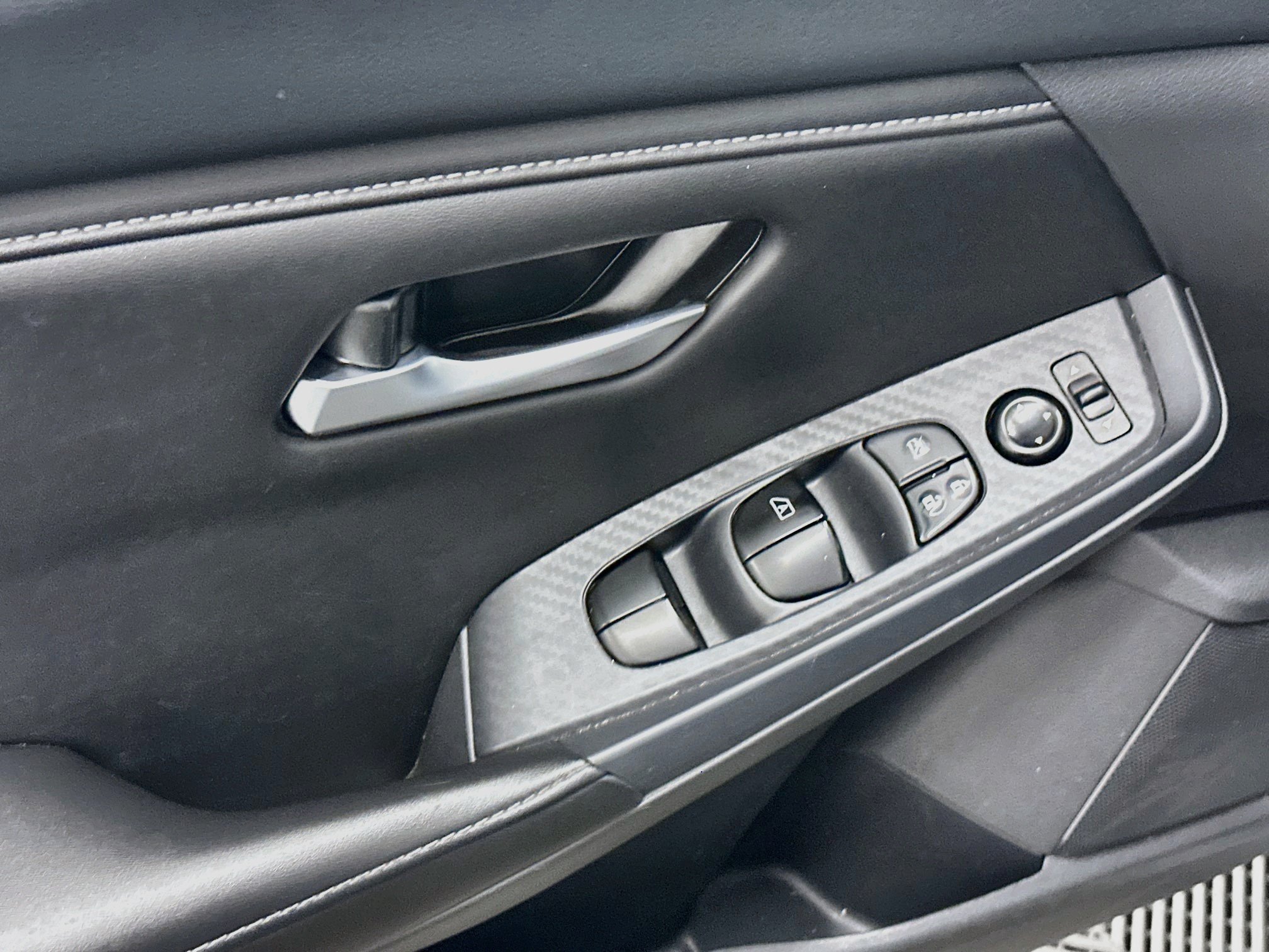 Used 2025 Nissan Sentra SV FWD image 15