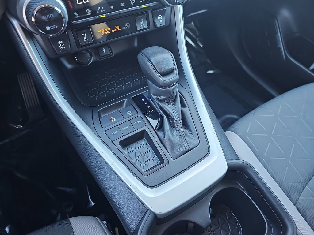 Used 2021 Toyota RAV4 XLE image 24