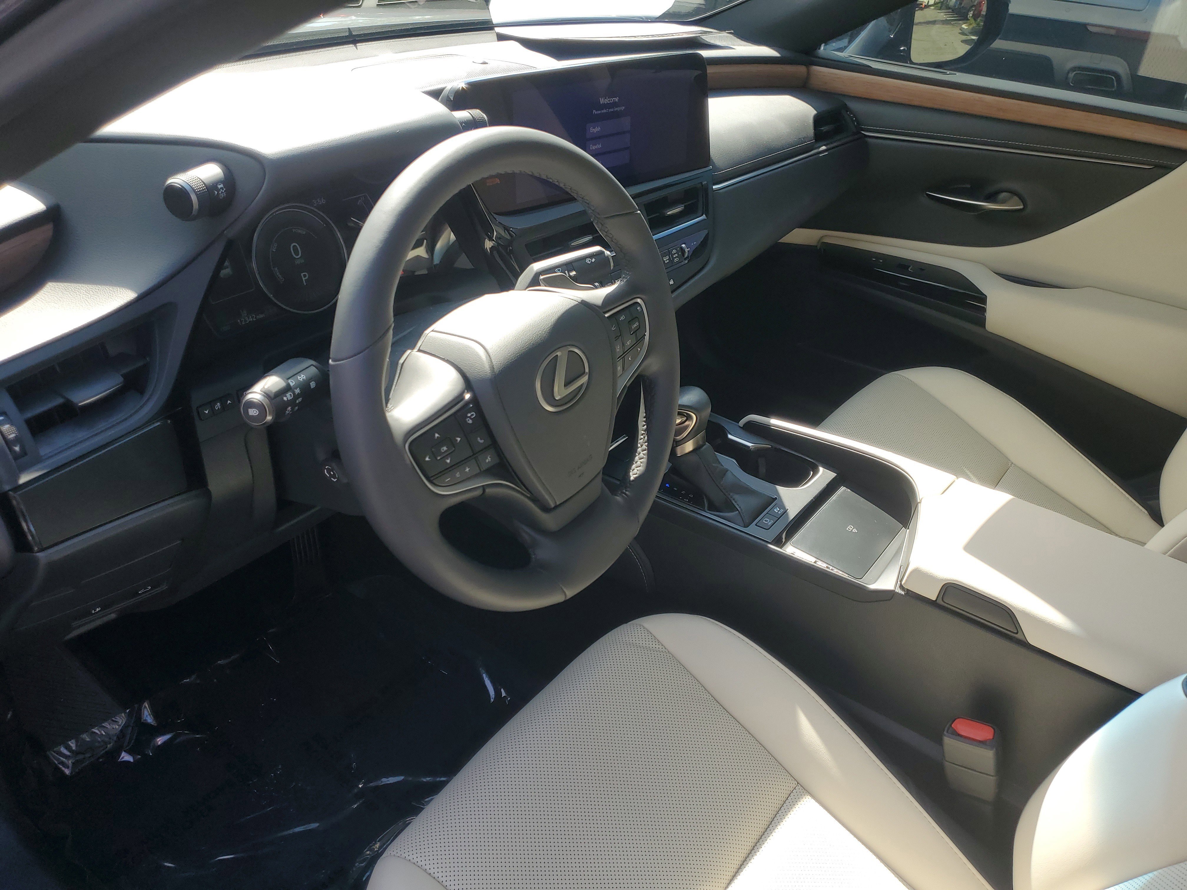 Used 2023 Lexus ES 300h w/ Premium Package image 18