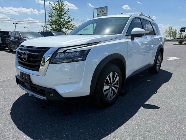 Used 2025 Nissan Pathfinder SL image 5