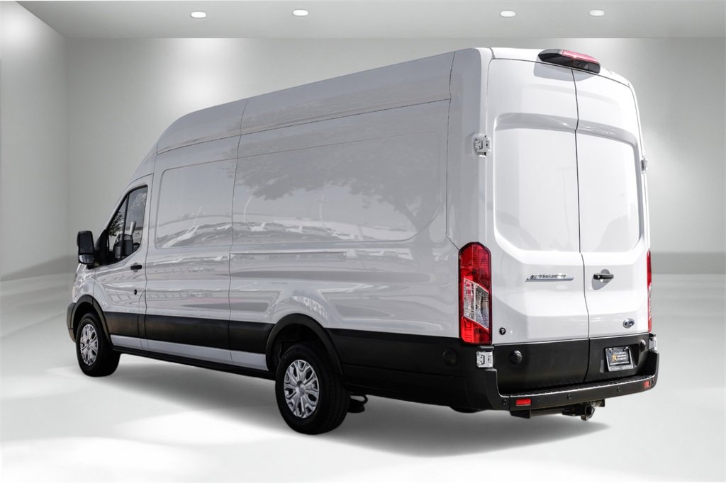 Used 2022 Ford E-Transit 148 High Roof Extended image 8