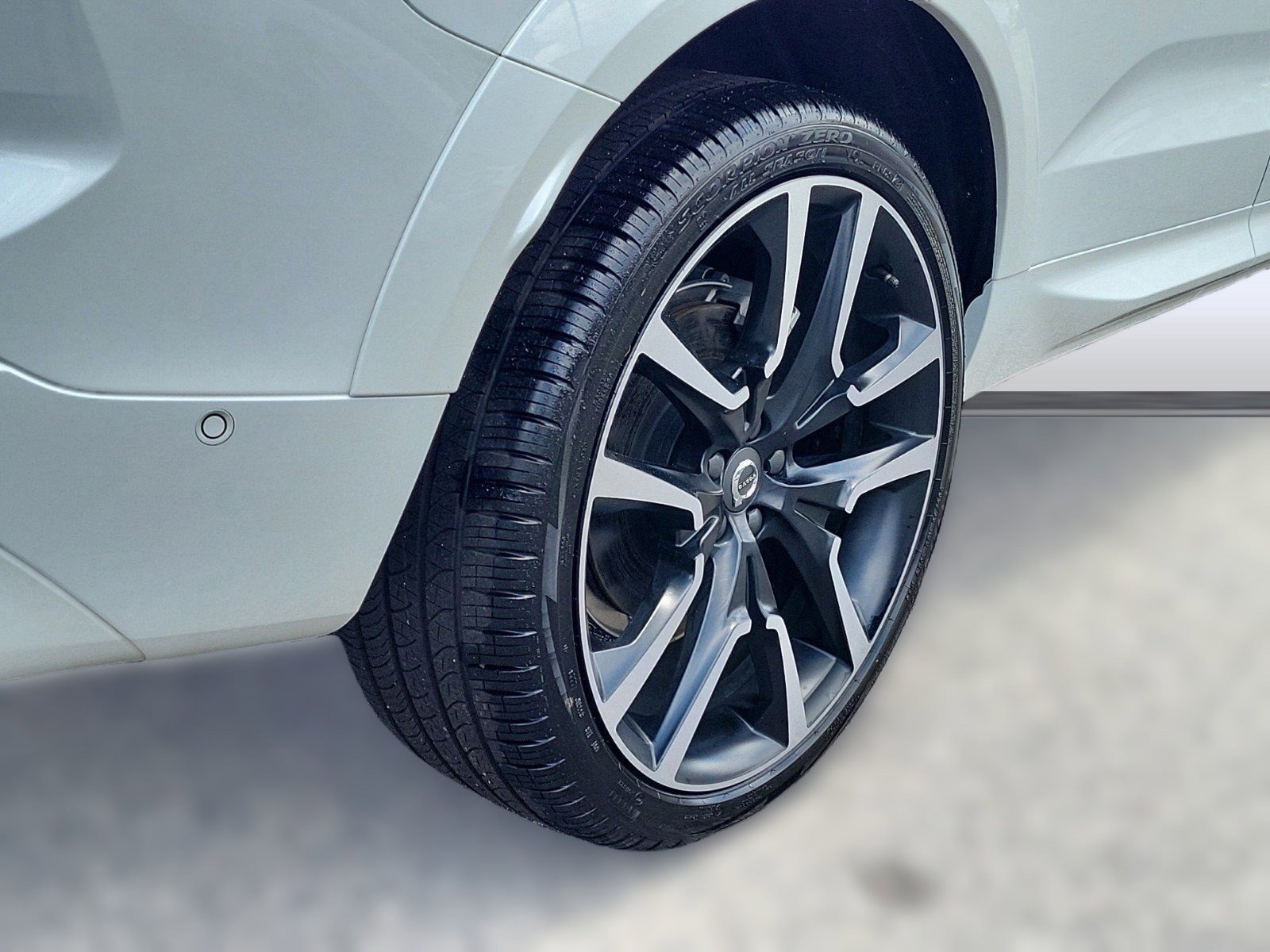 New 2024 Volvo XC60 B5 Ultimate w/ Protection Package Premier image 10