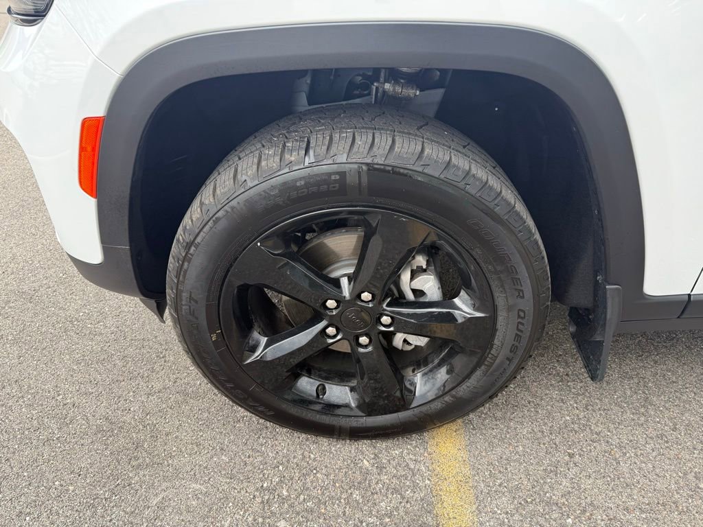 Used 2025 Jeep Grand Cherokee Altitude image 41