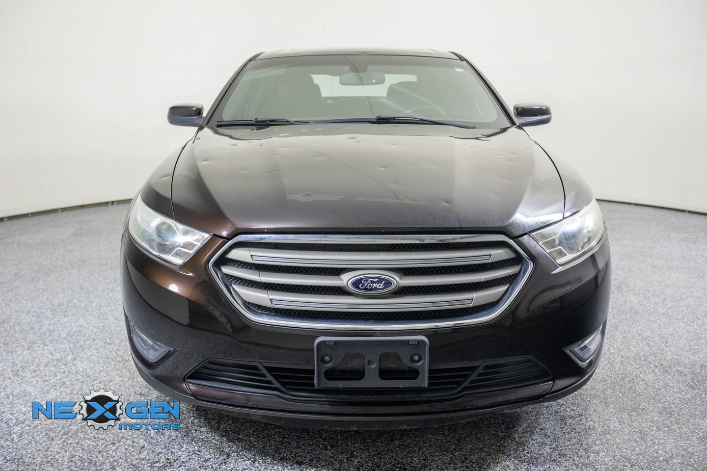Used 2013 Ford Taurus SEL FWD image 2