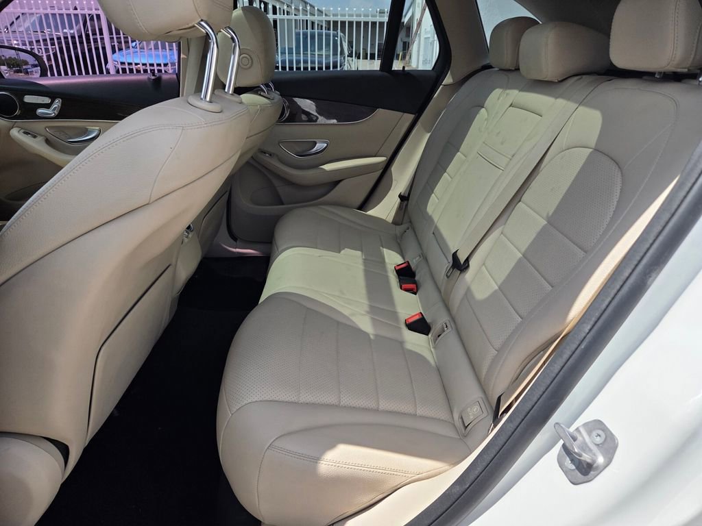 Used 2021 Mercedes-Benz GLC 300 image 7