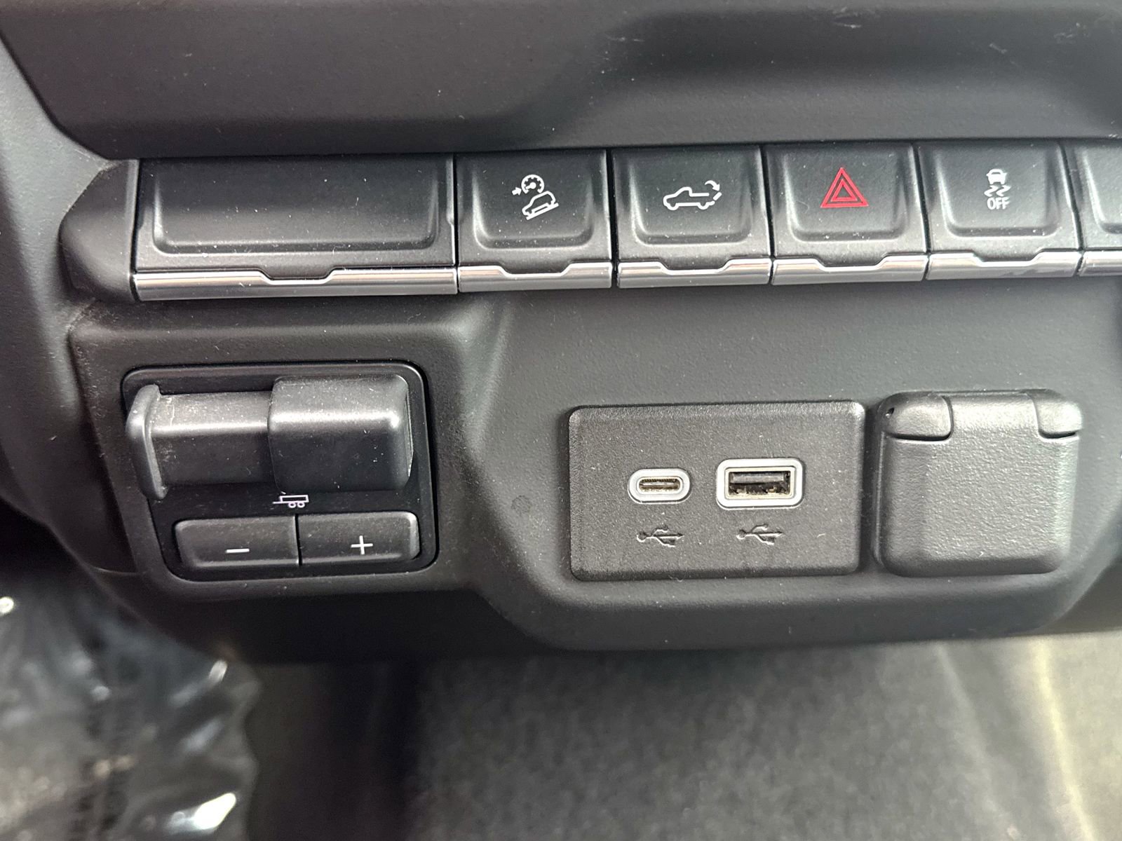 Certified 2021 Chevrolet Silverado 1500 Custom Trail Boss AWD/4WD image 33