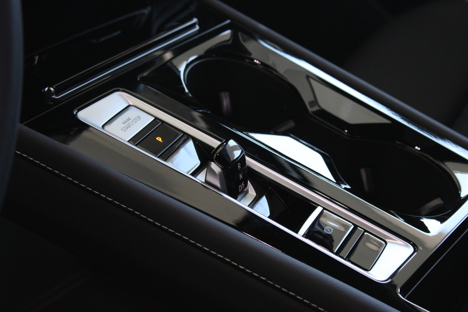 New 2025 Volkswagen Atlas Cross Sport SEL Premium R-Line image 16