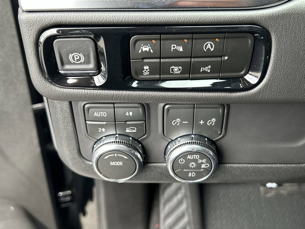 New 2026 GMC Yukon XL Denali AWD/4WD image 18