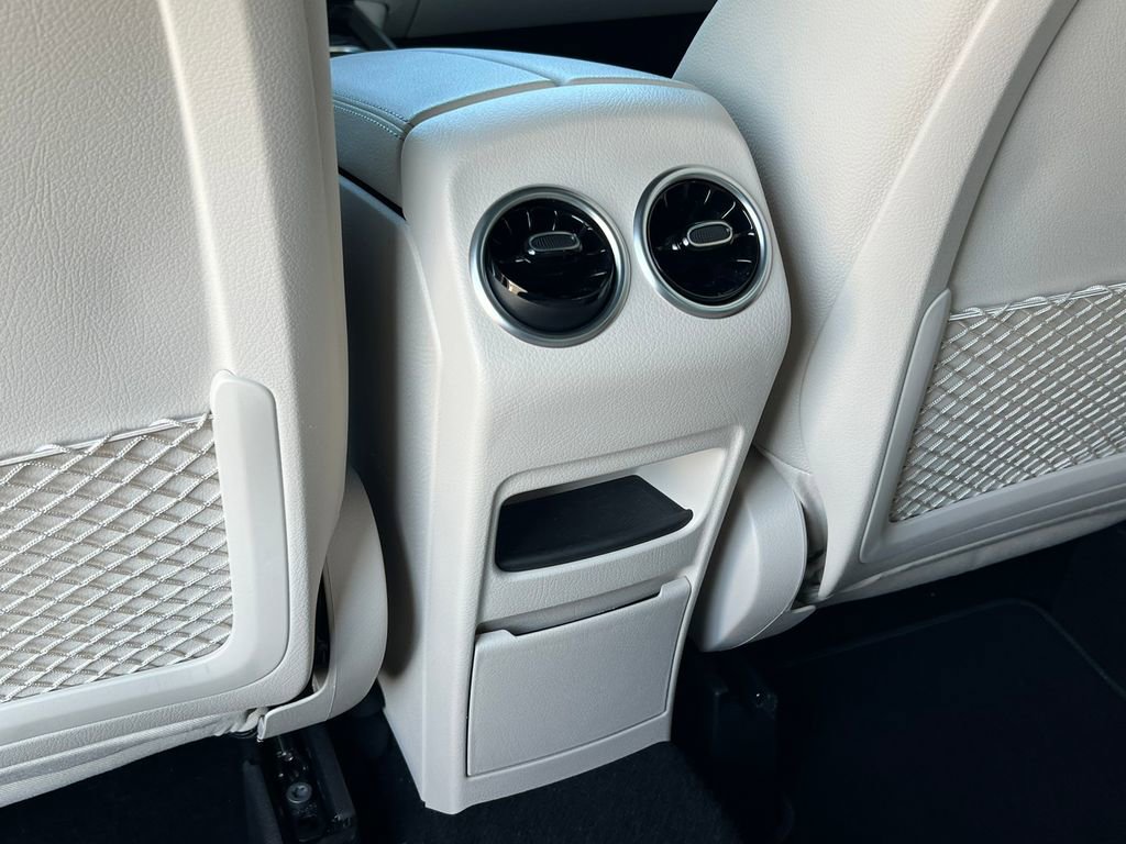 Used 2025 Mercedes-Benz GLA 250 4MATIC image 36