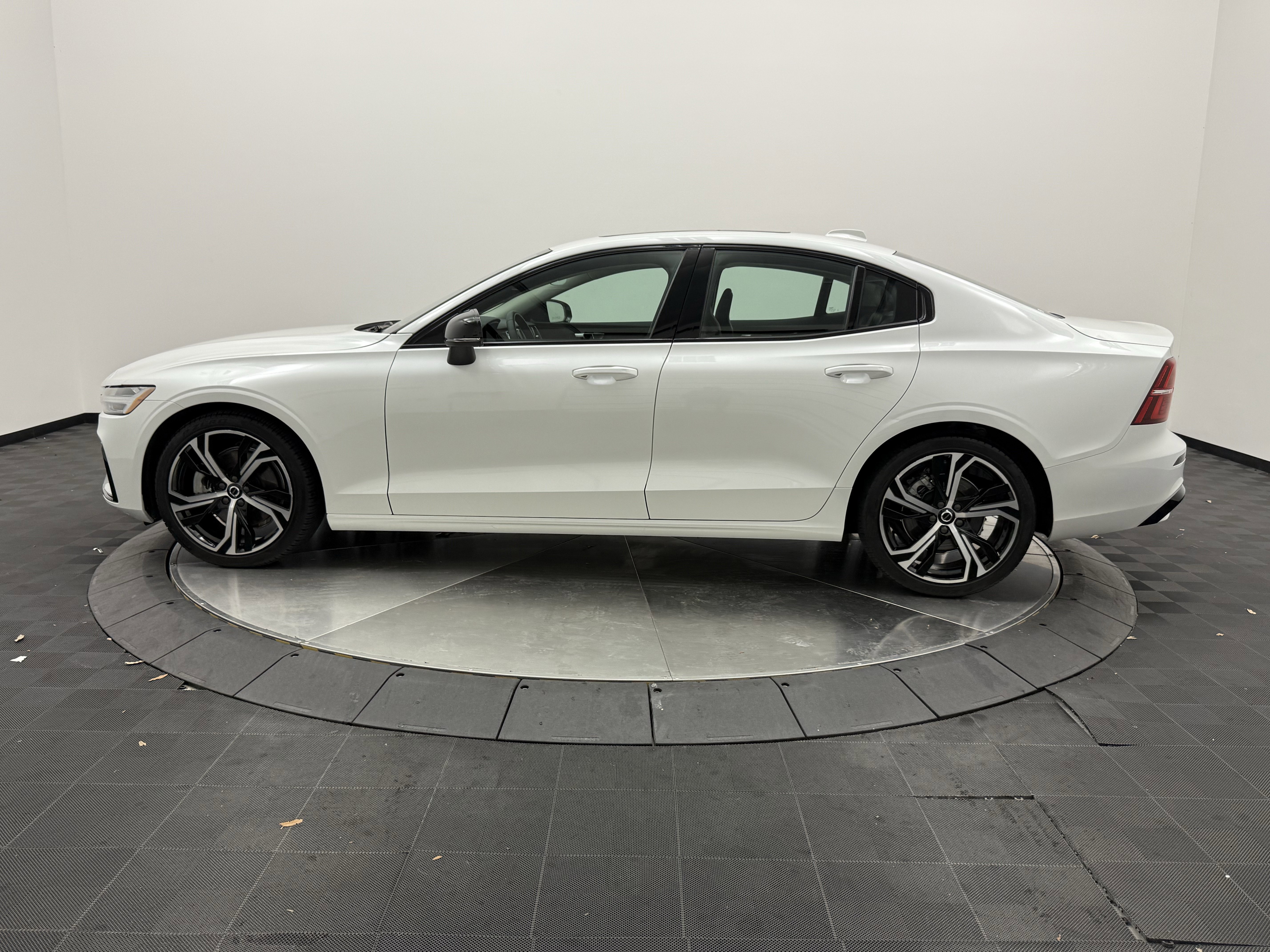 Used 2024 Volvo S60 B5 Core AWD/4WD image 4