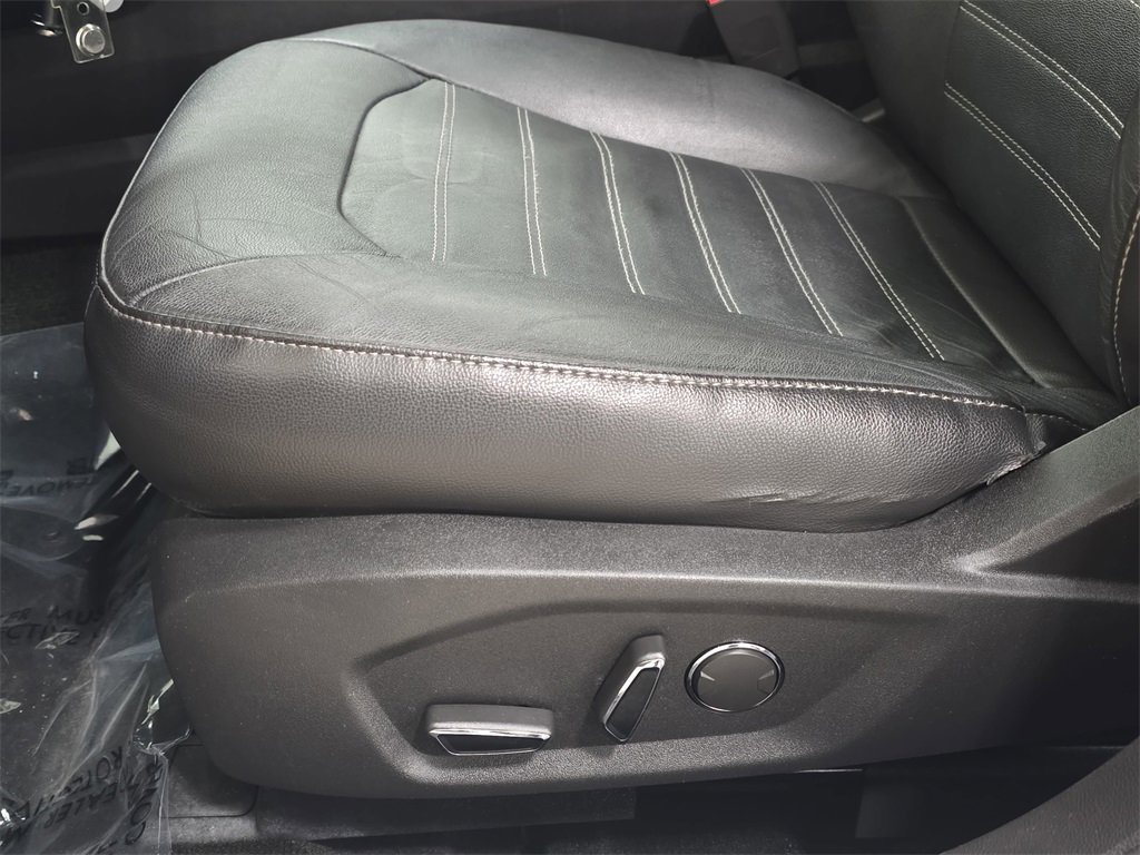 Used 2014 Ford Fusion SE w/ Equipment Group 202A image 28