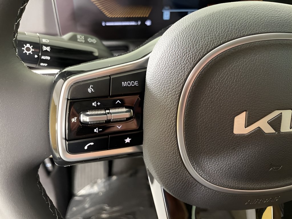 New 2026 Kia Carnival EX FWD image 12