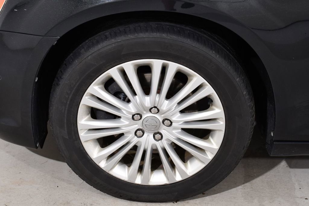 Used 2014 Chrysler 300 C w/ Harman/Kardon Audio Group AWD/4WD image 23