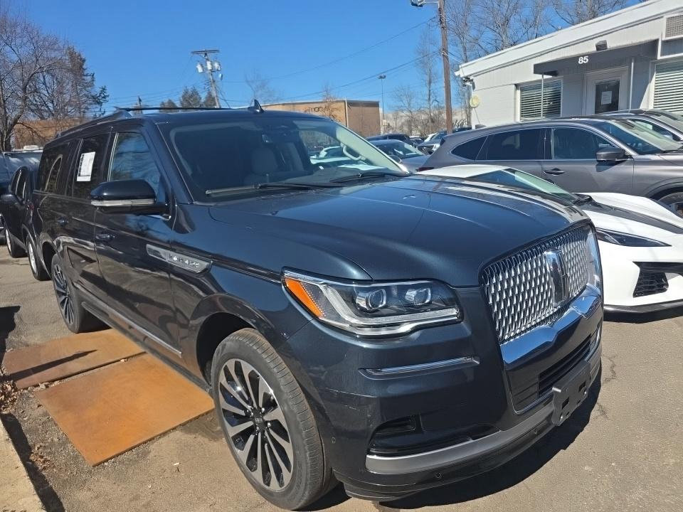 Used 2022 Lincoln Navigator L Reserve w/ Equipment Group 201A image 3
