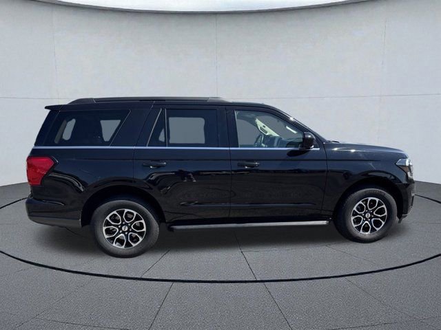 Used 2024 Ford Expedition XLT image 3