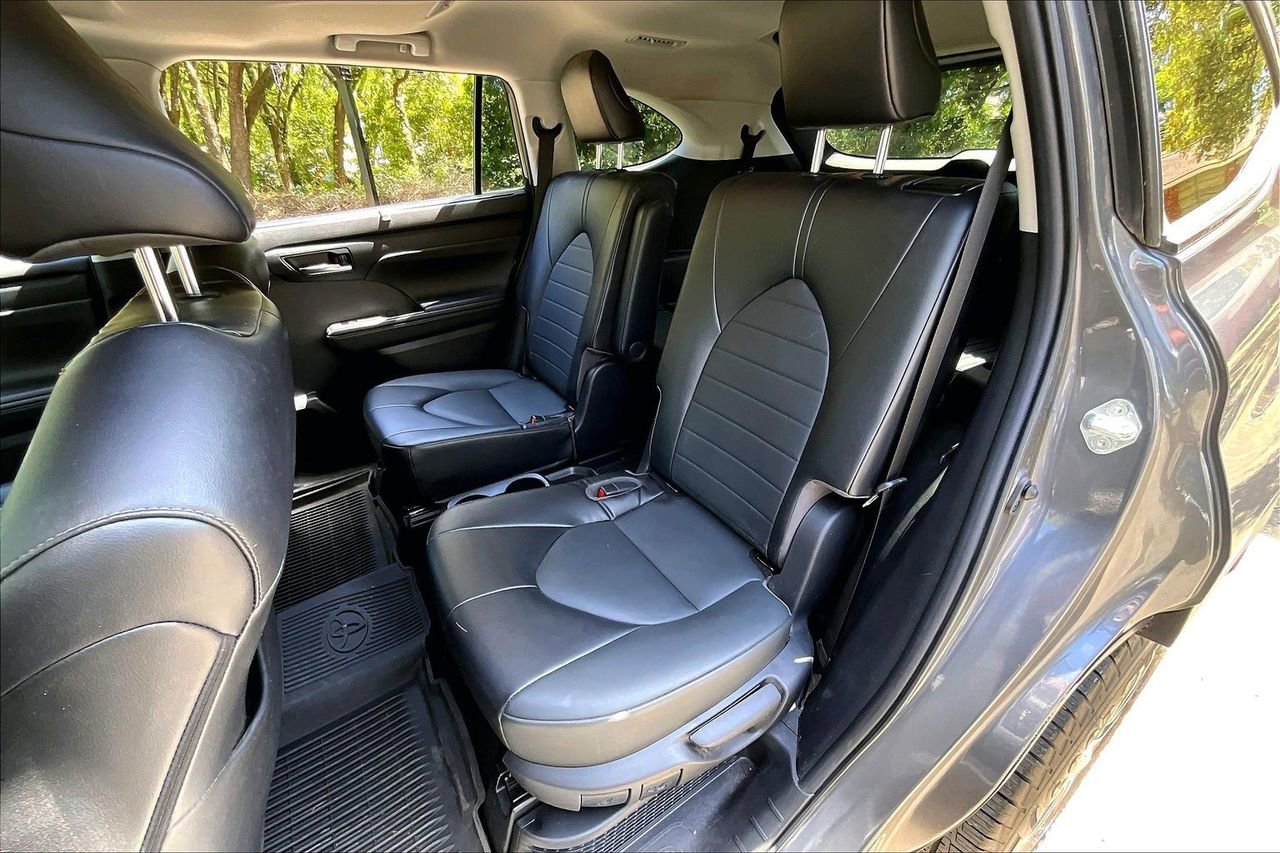 Used 2022 Toyota Highlander XLE image 19