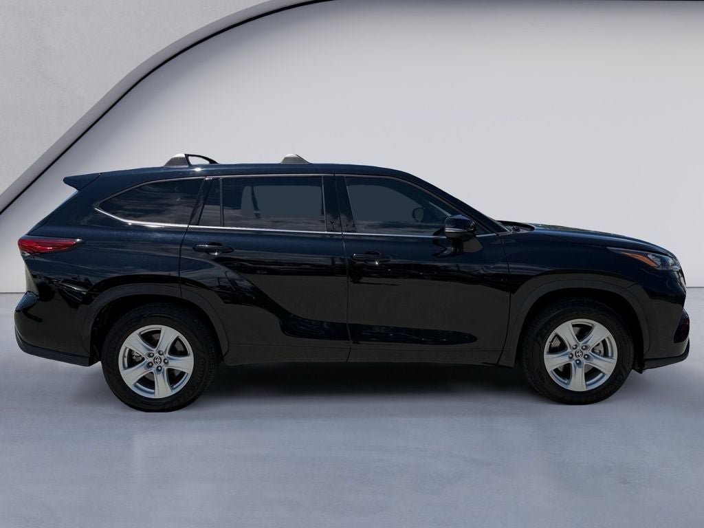 Used 2020 Toyota Highlander L FWD image 6