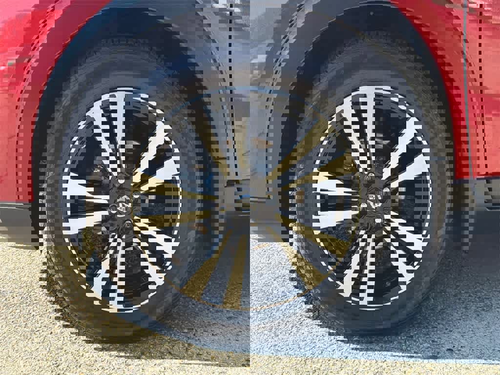 Used 2019 Nissan Kicks SR w/ SR Premium Package image 9