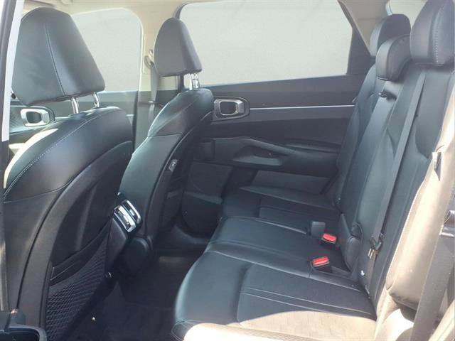 Used 2024 Kia Sorento S image 12