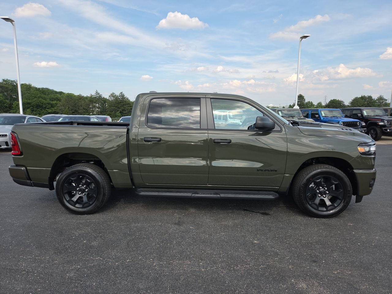 New 2026 RAM 1500 Express AWD/4WD image 9