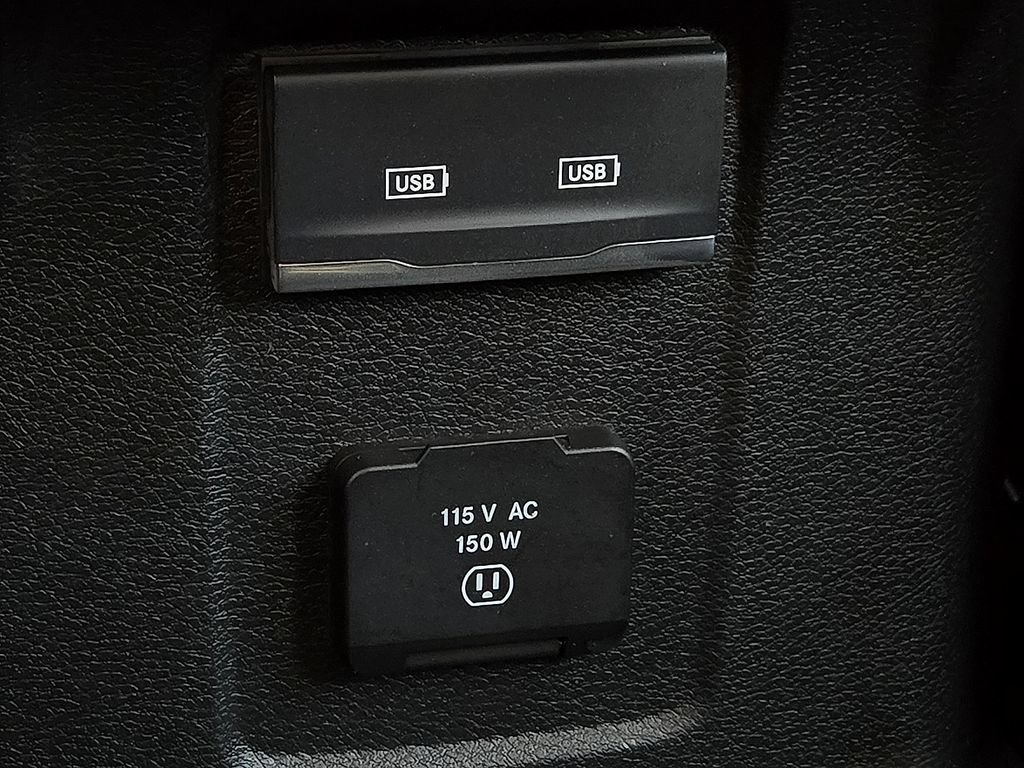 Used 2024 Jeep Wrangler Unlimited Rubicon w/ Technology Group AWD/4WD image 10