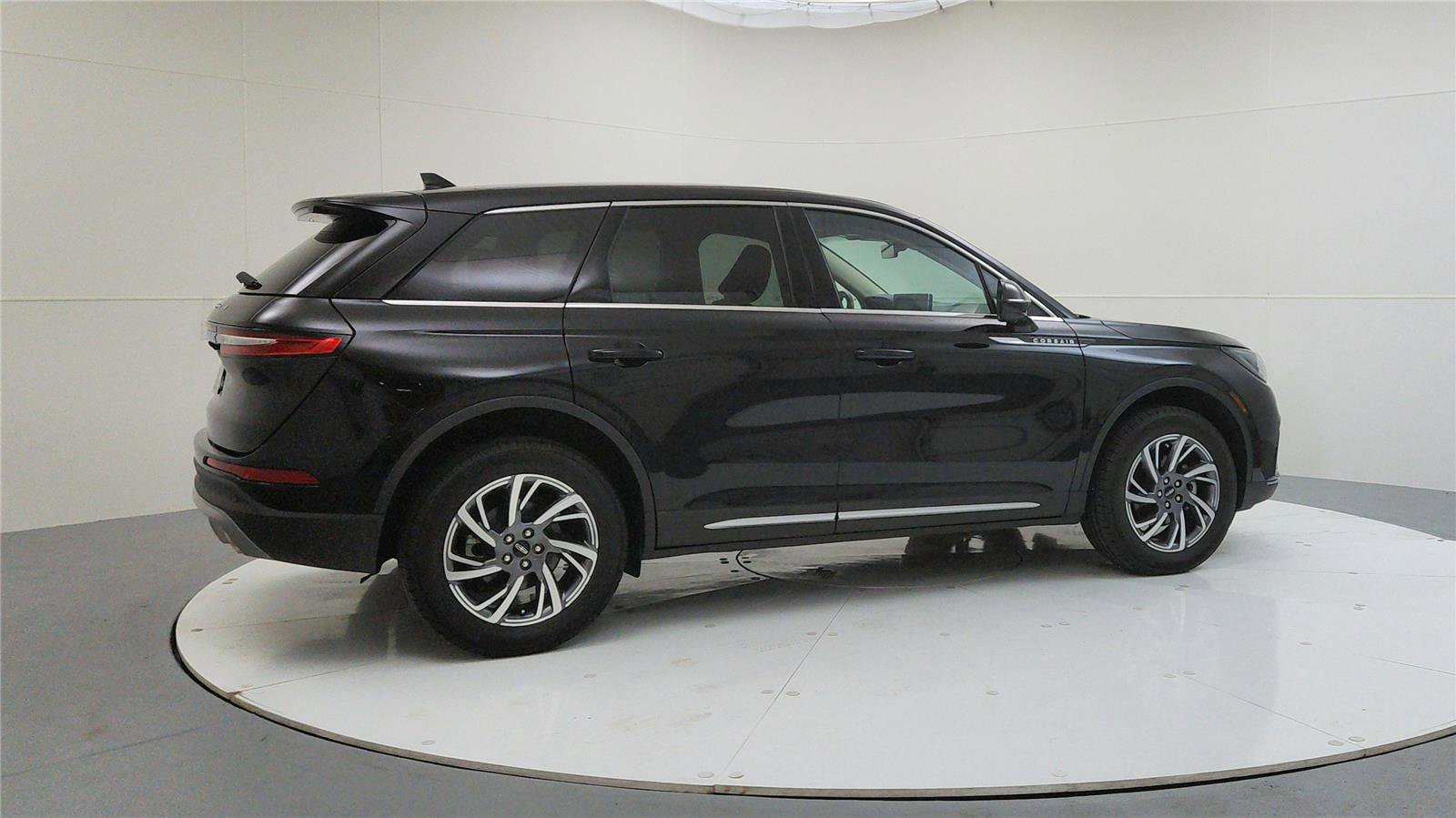 Used 2023 Lincoln Corsair AWD w/ Equipment Group 101A image 8