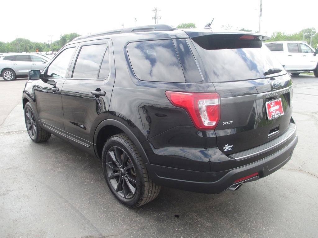 Used 2018 Ford Explorer XLT w/ Equipment Group 202A AWD/4WD image 9