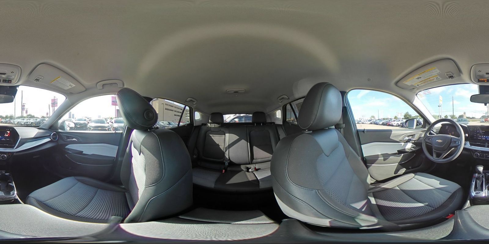 Used 2025 Chevrolet Trax LT FWD image 41
