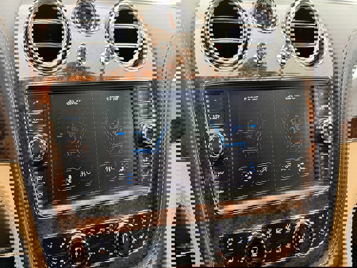 Used 2017 Bentley Bentayga image 27