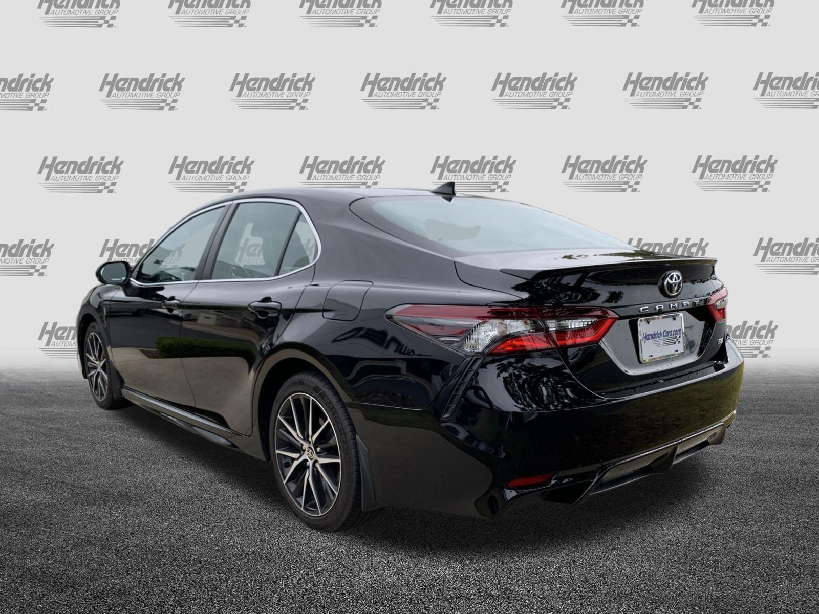 Used 2021 Toyota Camry SE FWD image 8