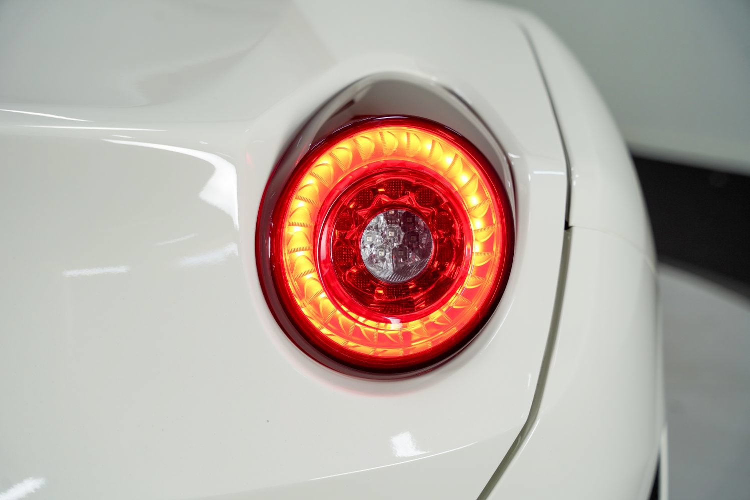 Used 2016 Ferrari California T RWD image 23