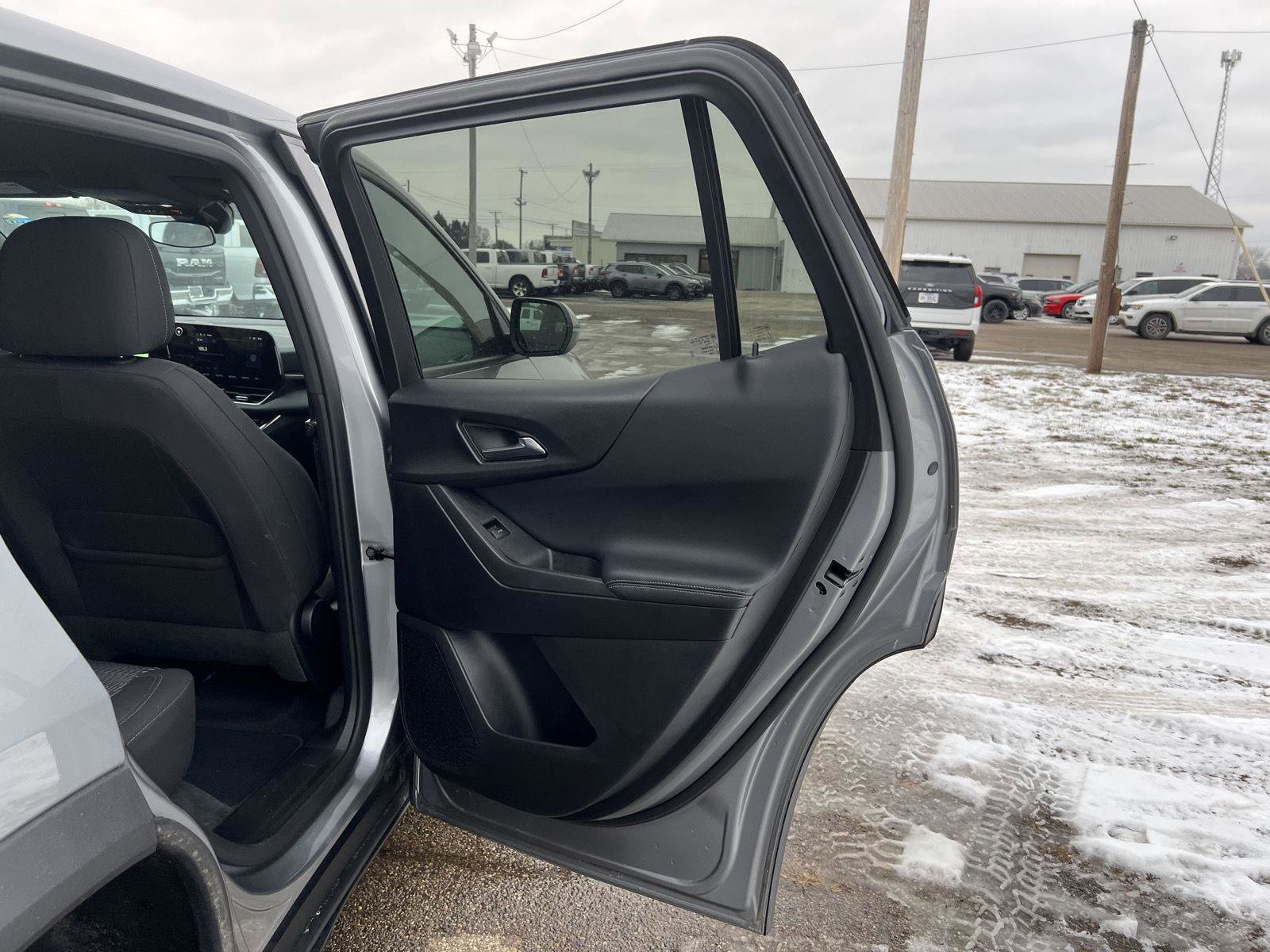 Used 2025 Chevrolet Equinox LT image 32
