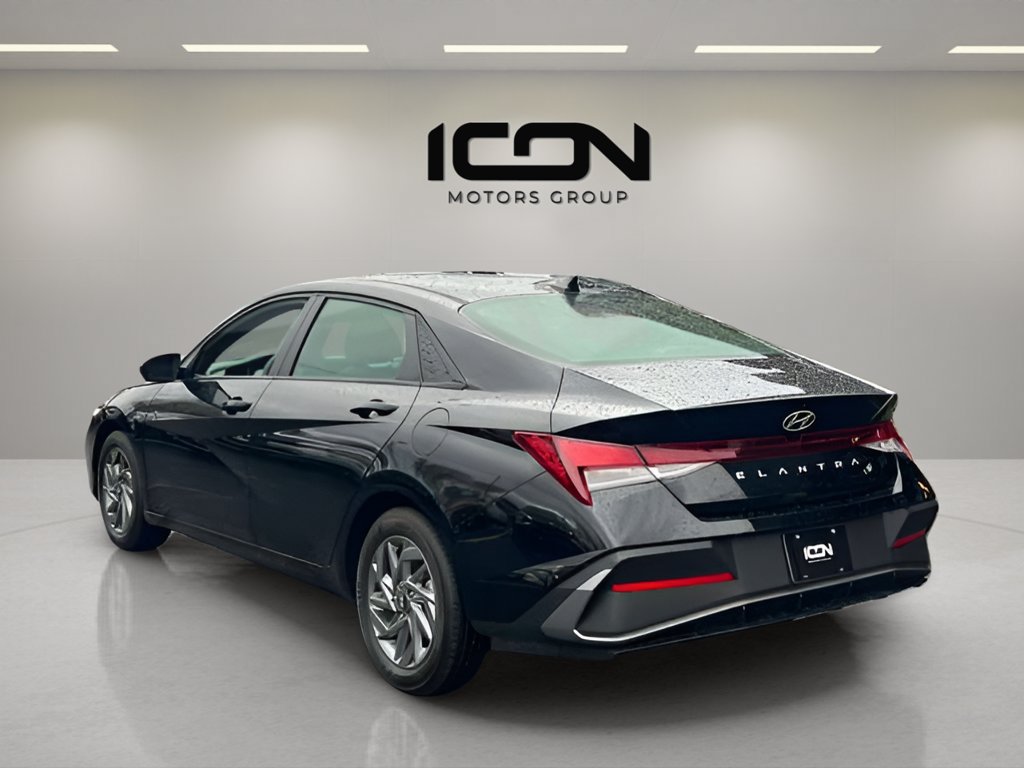 Used 2024 Hyundai Elantra SEL FWD image 3