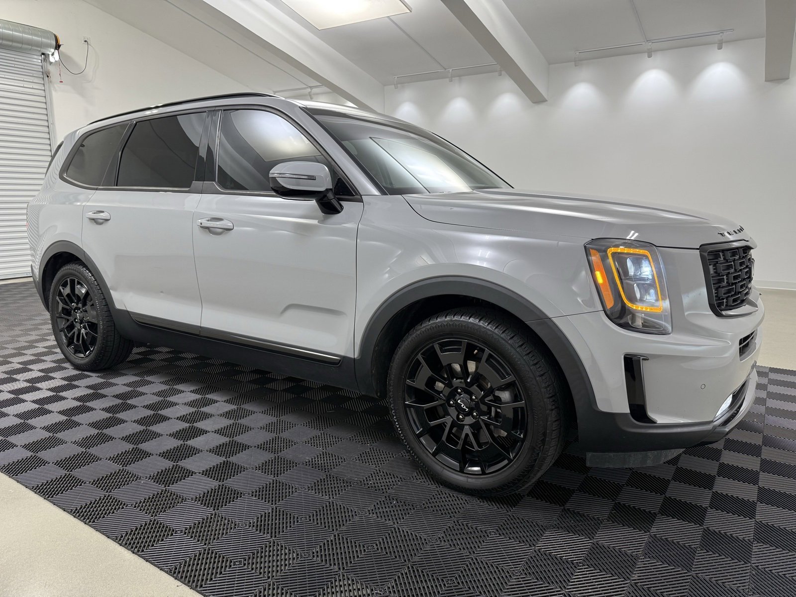 Used 2022 Kia Telluride SX w/ SX Prestige Package image 1