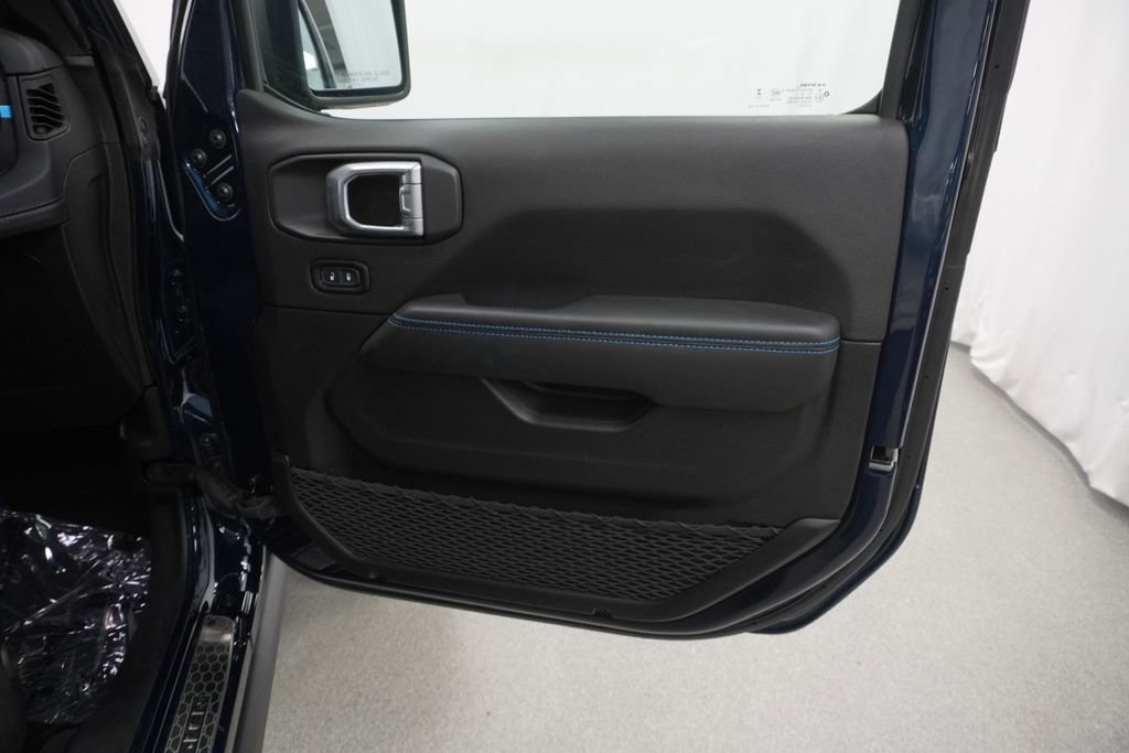 Used 2025 Jeep Wrangler Unlimited Rubicon 4xe AWD/4WD image 48