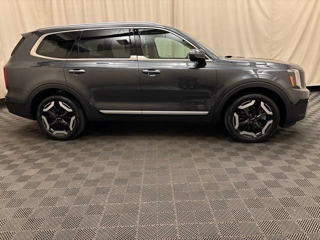 Certified 2023 Kia Telluride S w/ S Sunroof Package AWD/4WD image 4