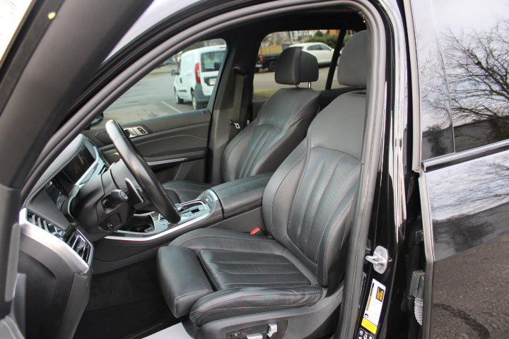 Used 2022 BMW X5 M50i image 12