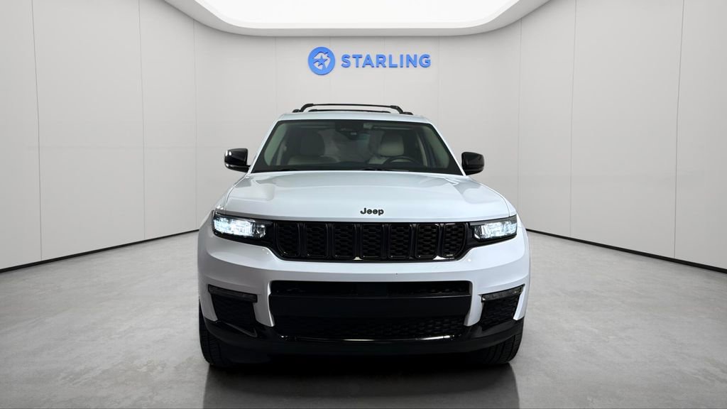 Used 2022 Jeep Grand Cherokee L Limited w/ Black Appearance Package image 15