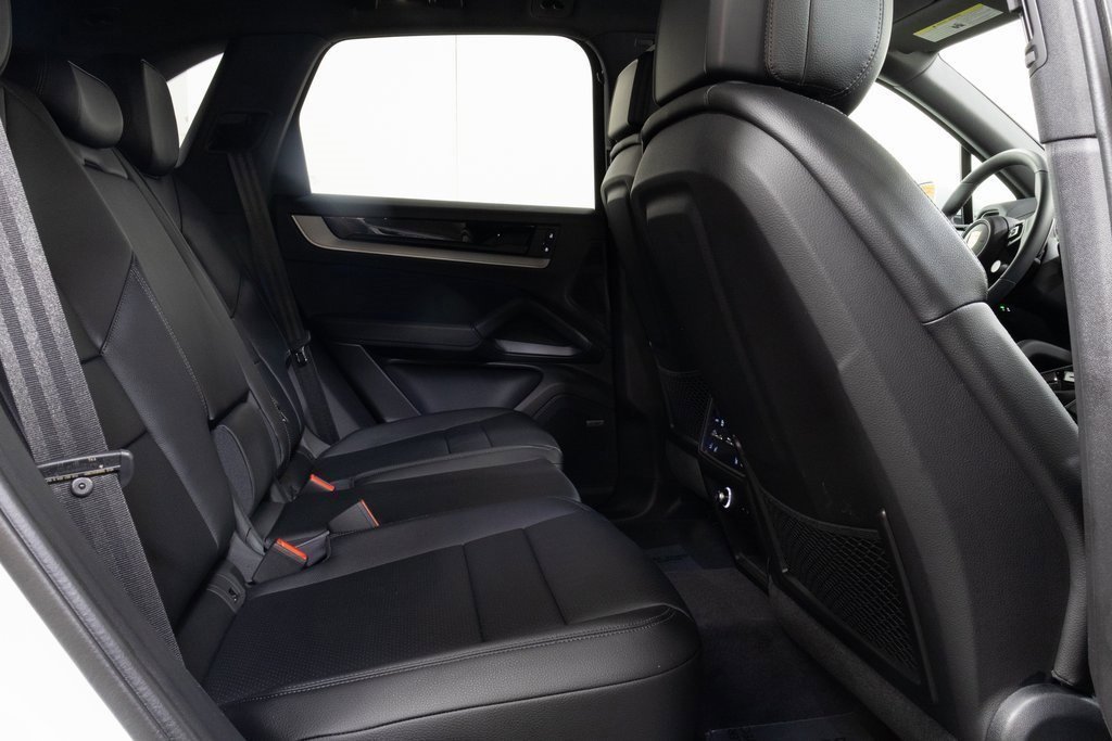 Used 2025 Porsche Cayenne image 17