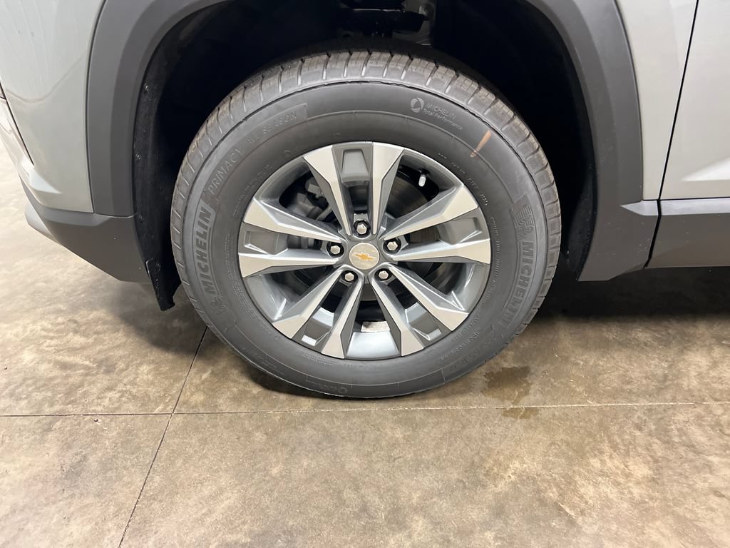 New 2027 Chevrolet Equinox LT w/ Convenience Package II AWD/4WD image 9