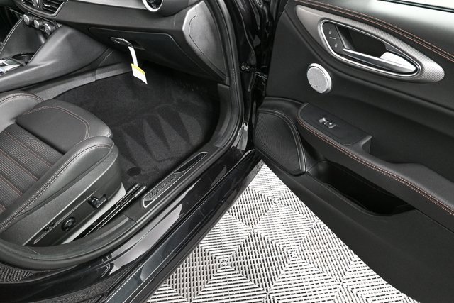 New 2025 Alfa Romeo Giulia w/ Driving Assist Package image 28