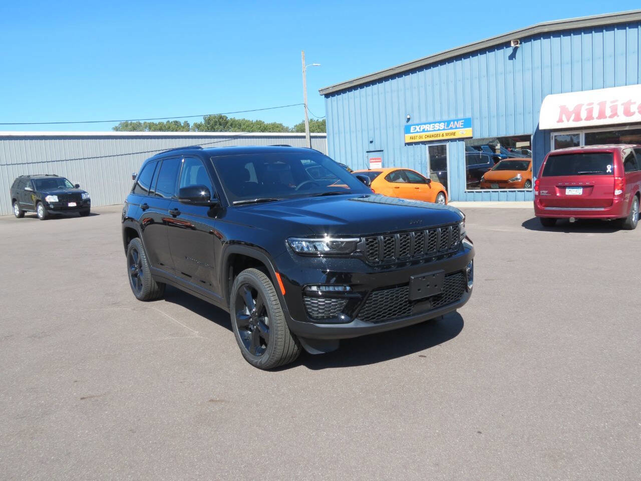 New 2024 Jeep Grand Cherokee Limited w/ Black Appearance Package image 3