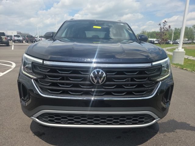 Used 2024 Volkswagen Atlas Cross Sport SE AWD/4WD image 3